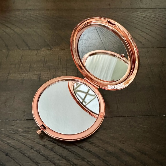 NEW!! Glam Compact Mirror - Picture 6 of 13